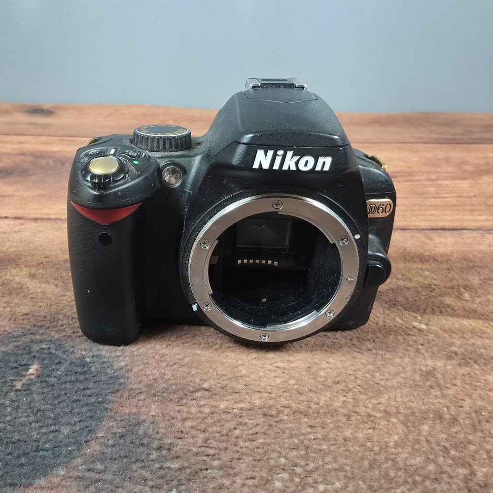 Nikon D60 Digital SLR Camera Body Black Good 10.2MP DX-Format DSLR
